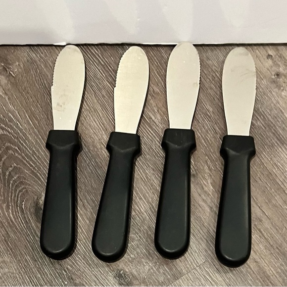 Like New Butter Spreader Knives- Set of 4 - Picture 2 of 2
